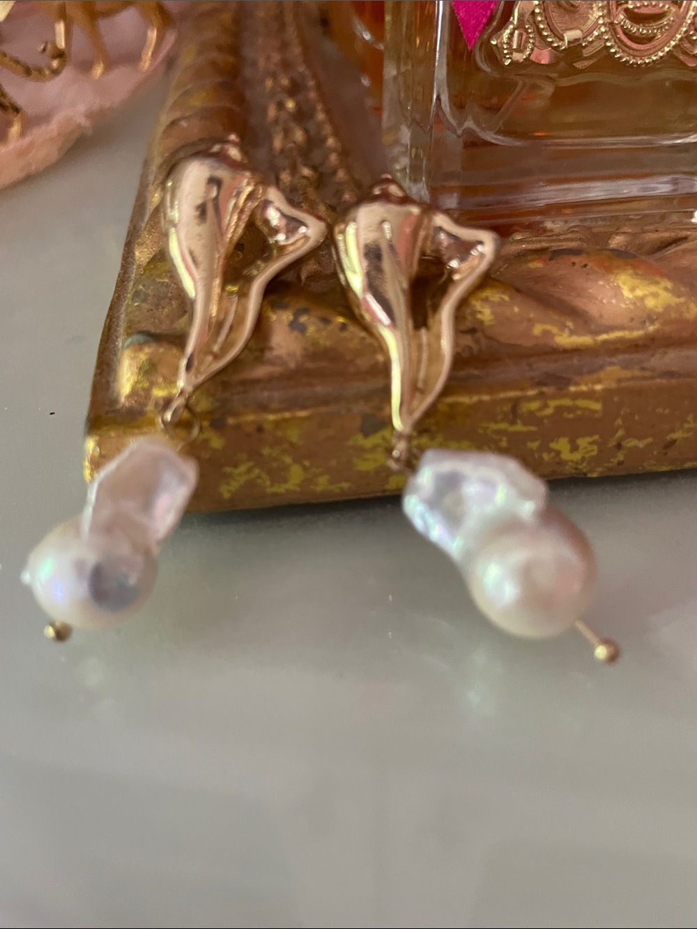 Gold shell earrings with pearl. NWOT
